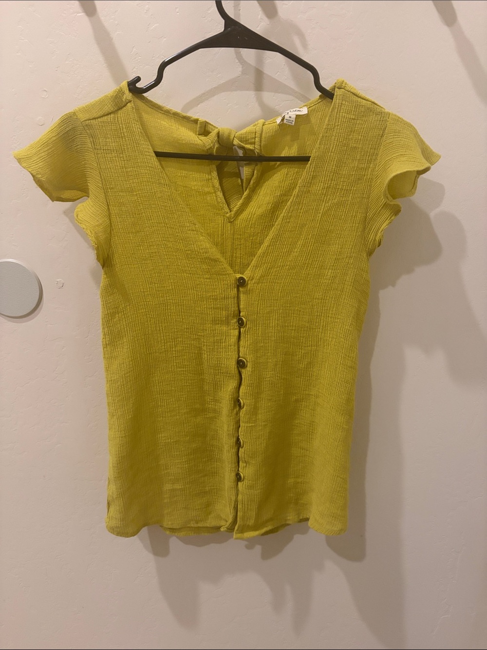 Lily White Button-Front Flutter Sleeve Top in Chartreuse